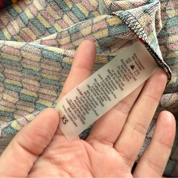 New LulaRoe Joy Colorful Geometric Print Soft Duster Cardigan Vest - Picture 4 of 5